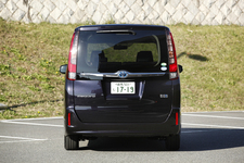 トヨタ 新型ミニバン「エスクァイア」試乗レポート/吉田由美