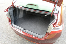 ホンダ 新型ハイブリッドセダン「グレイス」EX（FF）