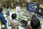 車両組立工場見学の様子