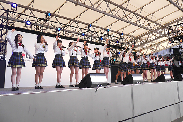 AKB48 Team 8がメインステージに登場