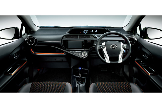 トヨタ アクア X-URBAN/インテリア