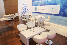 THE Blue Christmas Cafe by BMW