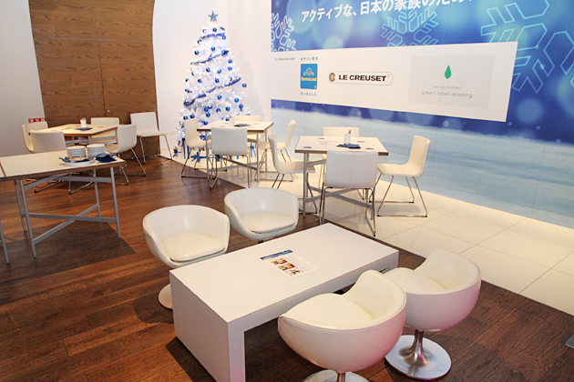 THE Blue Christmas Cafe by BMW