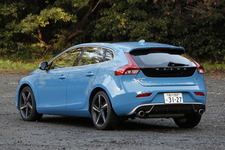 ボルボ V40 T5 R-DESIGN[Drive-E 新型4気筒・8AT搭載 2015年モデル／ボディカラー：レーベルブルー(R-DESIGN専用色)]