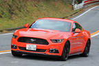 フォード 新型 マスタング「50 YEARS EDITION」[EcoBoost 2.3ターボ／限定350台／左ハンドル／ボディカラー：コンペティションオレンジ] 試乗レポート／森口将之