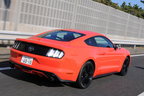 フォード 新型 マスタング「50 YEARS EDITION」[EcoBoost 2.3ターボ／限定350台／左ハンドル／ボディカラー：コンペティションオレンジ] 試乗レポート／森口将之