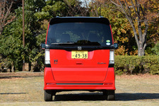 ホンダ N-BOX カスタムG ターボAパッケージ　ボディカラー：2トーンカラースタイル（レッド＆ブラック）