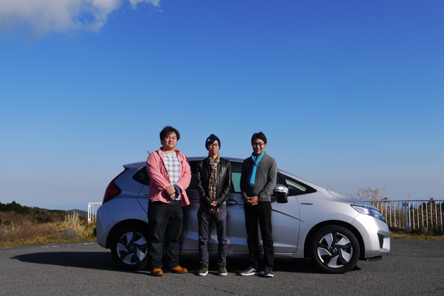 今回の車両はホンダ フィットハイブリッド。初めてのクルマでも難なく乗りこなしてしまうあたりはさすが、学生カーソムリエ