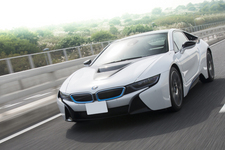 BMW i8 走行イメージ1