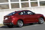 BMW 新型 X6 xDrive50i M Sport[ボディカラー：フラメンコ・レッド・ブリリアント・エフェクト]