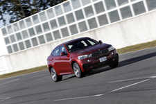 BMW 新型 X6 xDrive50i M Sport[ボディカラー：フラメンコ・レッド・ブリリアント・エフェクト]