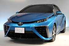 写真はトヨタの新型燃料電池自動車FCV「MIRAI（ミライ）」