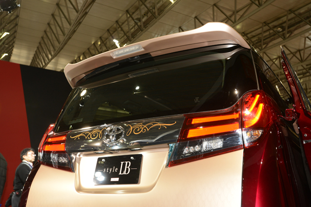 新型ヴェルファイアと思しき車両