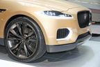 ※写真は日本での発表会の時のもの　「ジャガー スポーツ・クロスオーバー・コンセプト『C-X17（F-PACE）』」