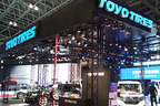 トーヨータイヤ、近未来空間をイメージした「トーヨータイヤブース」大迫力の「ドリフトデモラン」レポートを公開【東京オートサロン2015】