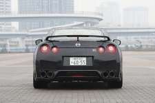 日産 GT-R 2015年モデル 3.8 プレミアムエディション 4WD　ボディカラー：メテオフレークブラックパール（スクラッチシールド）