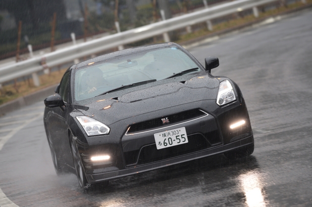 日産 GT-R 2015年モデル 3.8 プレミアムエディション 4WD ボディカラー:メテオフレークブラックパール(スクラッチシールド)