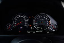 BMW M4 DCT ドライブロジック ボディカラー:オースチン・イエロー