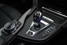 BMW M4 DCT ドライブロジック ボディカラー:オースチン・イエロー