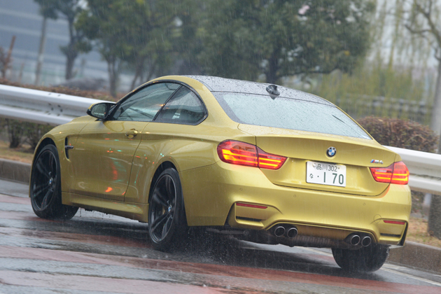 BMW M4 DCT ドライブロジック ボディカラー:オースチン・イエロー