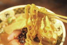 ラーメン王・石神秀幸の「今すぐ食べたい！ラーメンドライブ」Vol.2　夜こそ食べたい”こってり”ラーメン編　第4位「ラーメン凪 煮干王 五反田店」[東京都品川区]