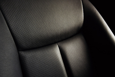 日産「シルフィ」の特別仕様車「G ルグラン」／専用本革シート（ブラック）