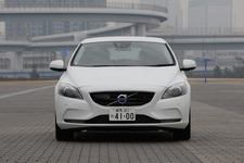 ボルボ 新型 V40 T4 SE 2015年モデル試乗レポート／渡辺陽一郎