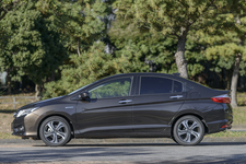 ホンダ「GRACE(グレイス)」