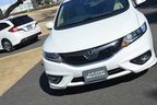 ホンダ 新型ジェイド　奥：HYBRID　手前：HYBRID X