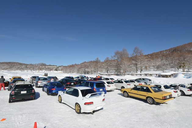 快晴の女神湖には様々な車種が集結した