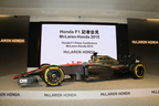 ホンダ F1復帰会見のアロンソ選手とバトン選手が登場