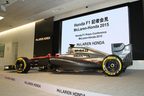 ホンダ F1復帰会見のアロンソ選手とバトン選手が登場