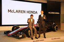 左:フェルナンド・アロンソ 右:ジェンソン・バトン/マクラーレン・ホンダ【2015 F1グランプリ】
