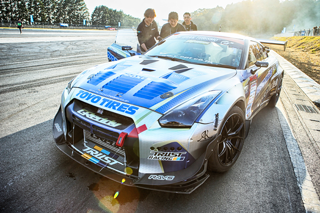 ヨコモYD2 シャーシ　D1GP 川畑真人使用35GTRボディ　ジャイロ付き D1グランプリに参戦する異端児「R35GT-R」に迫る【GReddy 35RX
