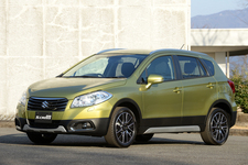 スズキ、新型クロスオーバー「SX4 S-CROSS」を発表 ～ハンガリーからの輸入モデル～