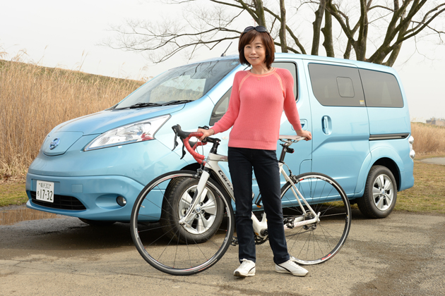 日産 e-NV200と飯田裕子さん