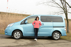 日産 e-NV200と飯田裕子さん