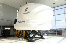 HondaJetトレーニングセンター内に設置されたパイロット訓練用フライトシミュレーター