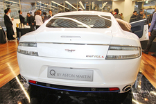 「Q by Aston Martin」の手によって特別にカスタムされた4ドアスポーツサルーン『ラピードS』
