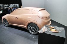 CX-3の1/1クレイモデリング