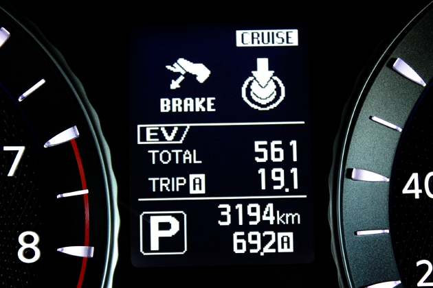 日産 フーガハイブリッド 高速道路 EV走行距離