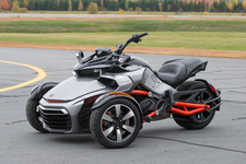 3輪バイク「BRP Can-Am Spyder F3」