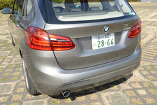 BMW 2シリーズアクティブツアラー 218i ラグジュアリー　ボディカラー：プラチナ・シルバー