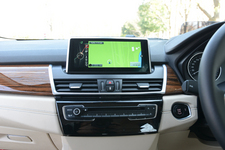 BMW 2シリーズアクティブツアラー 218i ラグジュアリー　ボディカラー：プラチナ・シルバー