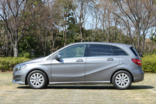 メルセデス・ベンツ Bクラス B180　ボディカラー：マウンテングレー