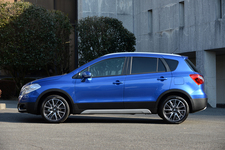 スズキ「SX4 S-CROSS」