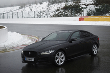 ジャガー新型「XE」