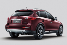 インフィニティ「QX50」（日本名：日産 スカイラインクロスオーバー）の2016年モデル