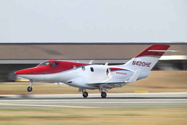 ワールドツアー出発に備えるHondaJet