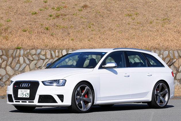 アウディ RS4アバント
